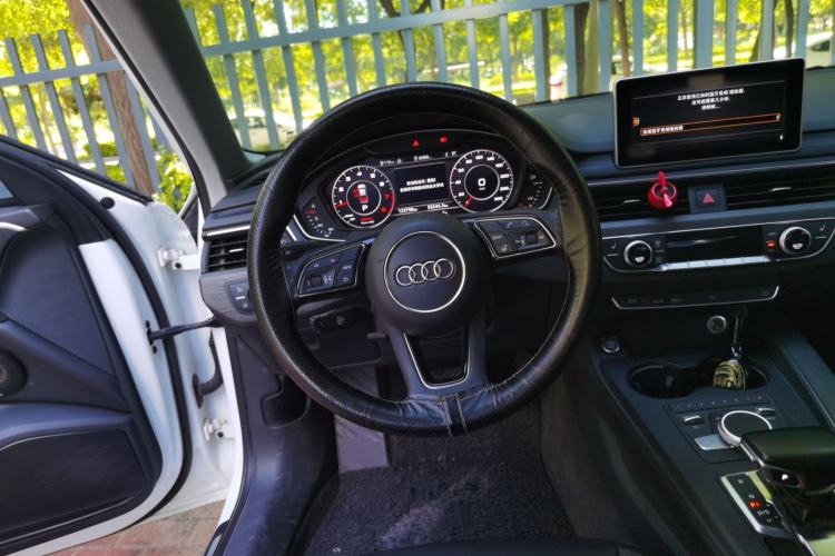 Used Audi A4L 2017 Plus 45 TFSI quattro Stylish Model Steering Wheel