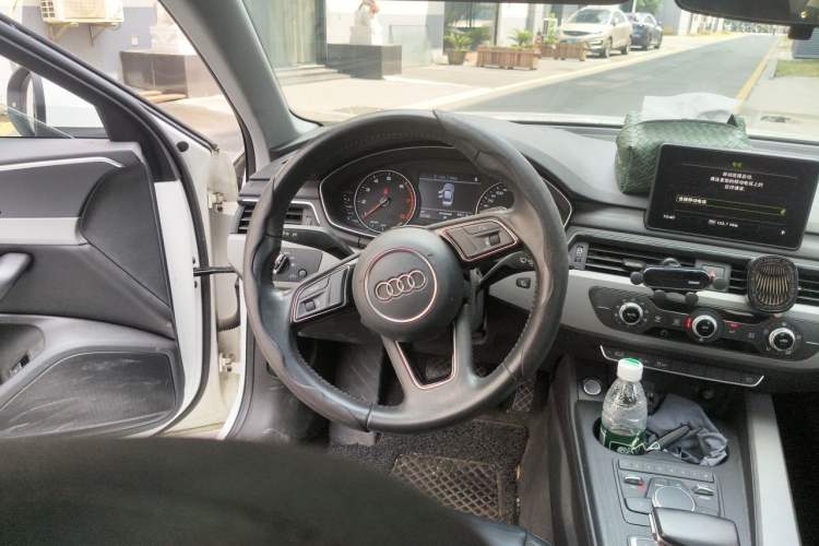 Used Audi A4L 2017 Plus 40 TFSI Ambition Model Steering Wheel