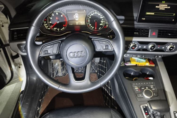 Used Audi A4L 2017 Plus 40 TFSI Ambition Model Steering Wheel