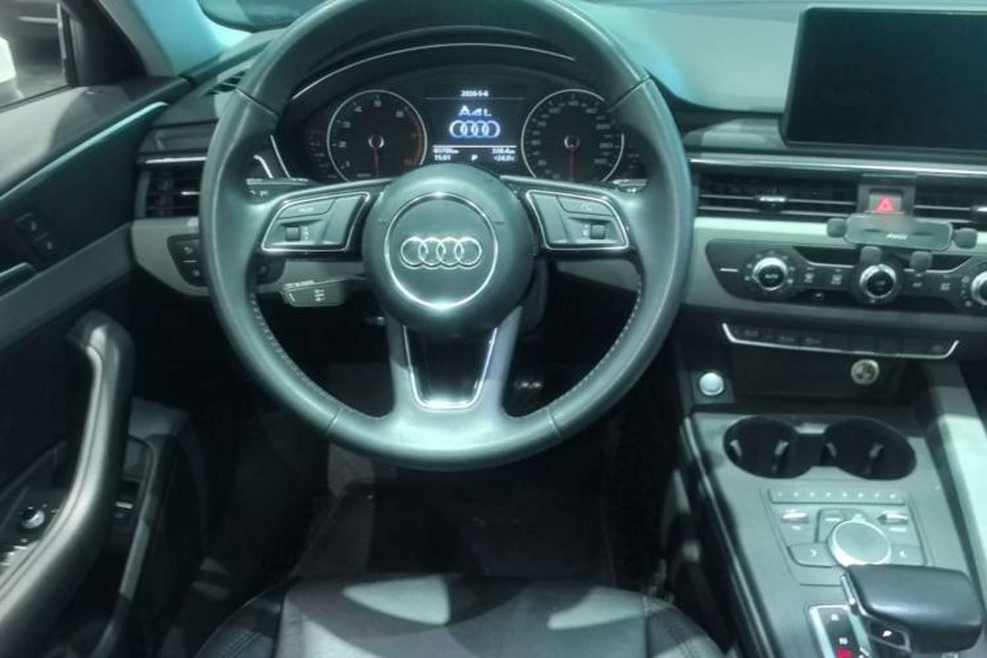 Used Audi A4L 2017 40 TFSI Ambition Edition Steering Wheel