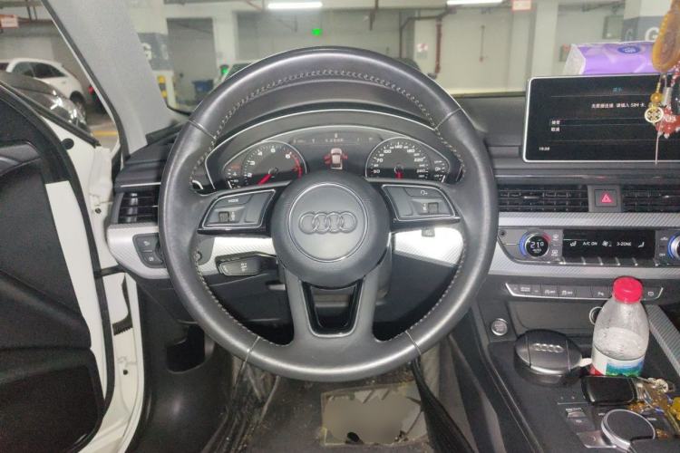 Used Audi A4L 2017 40 TFSI Fashion Model Steering Wheel