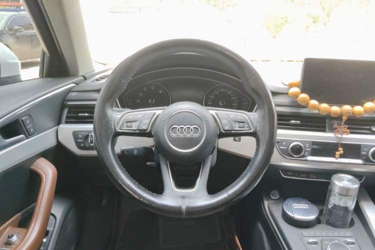 Used Audi A4L 2017 Plus 40 TFSI Fashion Model Steering Wheel