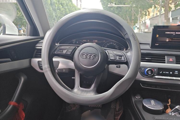 Used Audi A4L 2017 40 TFSI Fashion Model Steering Wheel
