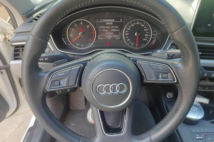 Used Audi A4L 2017 Plus 40 TFSI Ambition Model Steering Wheel
