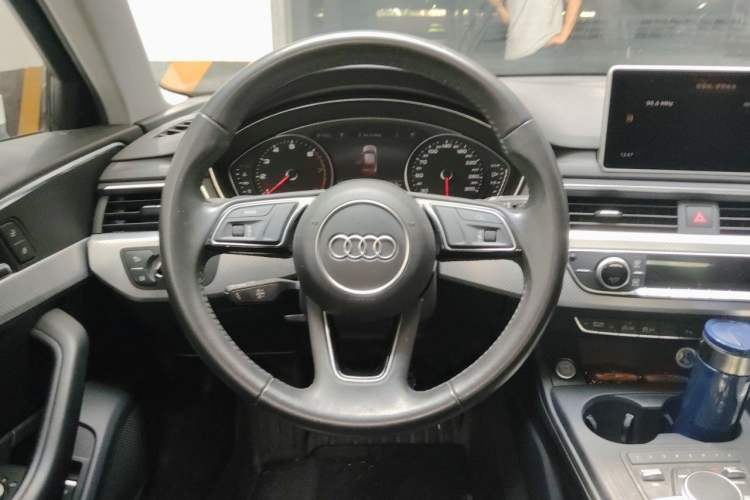 Used Audi A4L 2017 40 TFSI Fashion Model Steering Wheel