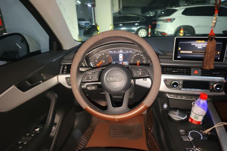 Used Audi A4L 2017 40 TFSI Fashion Model Steering Wheel