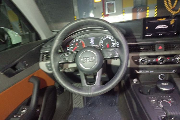 Used Audi A4L 2017 Plus 40 TFSI Ambition Model Steering Wheel