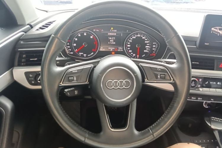 Used Audi A4L 2017 40 TFSI Fashion Model Steering Wheel
