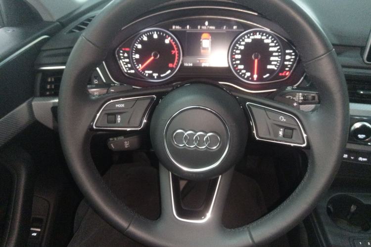 Used Audi A4L 2017 Plus 40 TFSI Fashion Model Steering Wheel