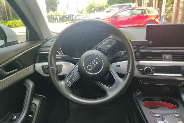 Used Audi A4L 2017 40 TFSI Fashion Model Steering Wheel