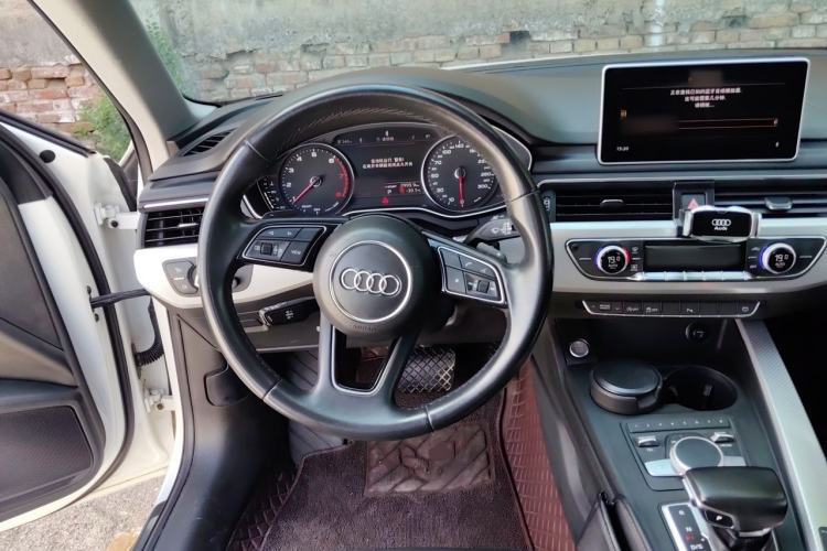 Used Audi A4L 2017 Plus 40 TFSI Fashion Model Steering Wheel