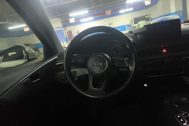 Used Audi A4L 2017 Plus 40 TFSI Ambition Model Steering Wheel