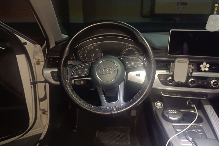 Used Audi A4L 2017 Plus 40 TFSI Ambition Model Steering Wheel