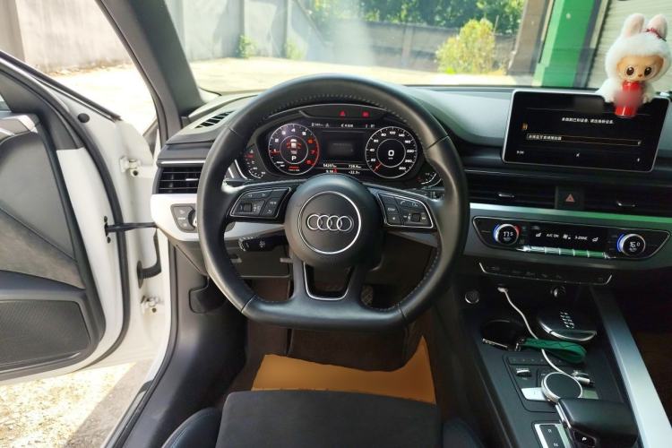 Used Audi A4L 2017 Plus 40 TFSI Sport Model Steering Wheel