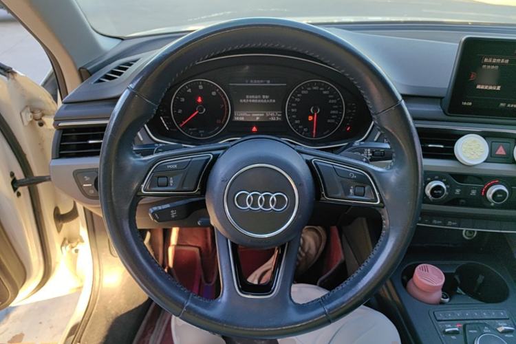 Used Audi A4L 2017 Plus 40 TFSI Ambition Model Steering Wheel