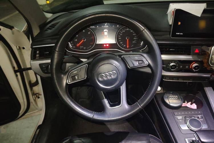 Used Audi A4L 2017 Plus 40 TFSI Ambition Model Steering Wheel