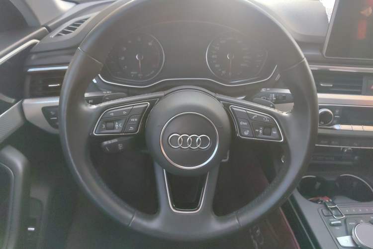 Used Audi A4L 2017 Plus 40 TFSI Fashion Model Steering Wheel