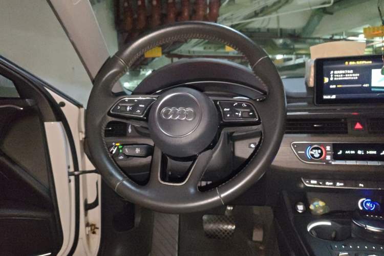 Used Audi A4L 2017 40 TFSI Style Edition Steering Wheel