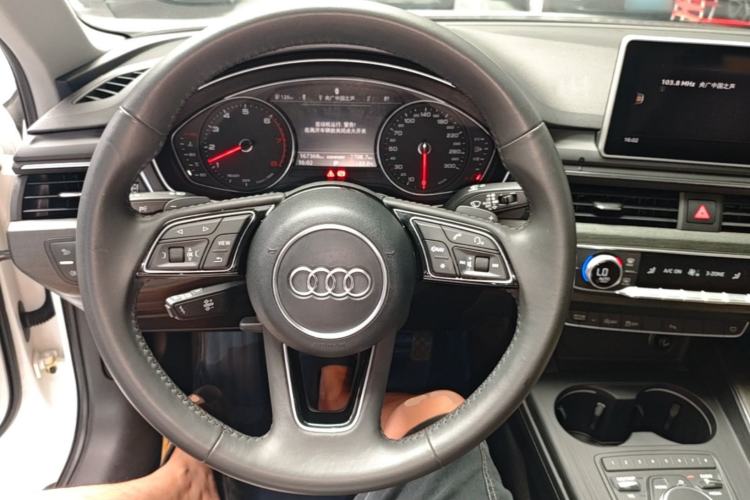 Used Audi A4L 2017 40 TFSI Style Edition Steering Wheel