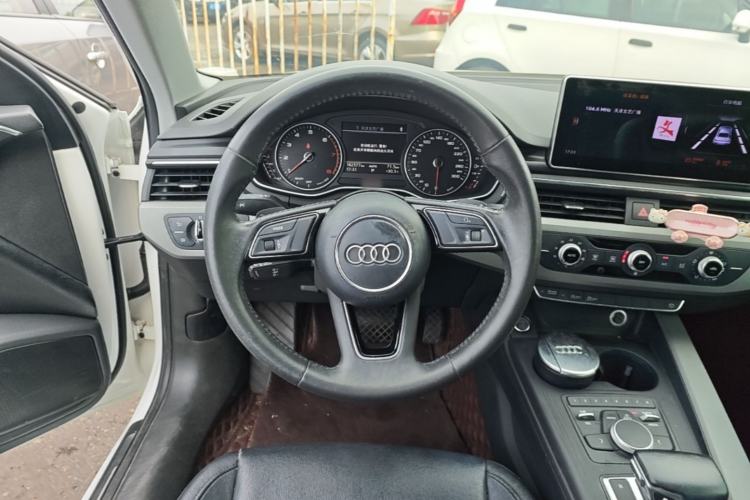 Used Audi A4L 2017 Plus 40 TFSI Ambition Model Steering Wheel
