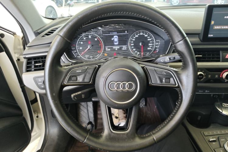 Used Audi A4L 2017 Plus 40 TFSI Ambition Model Steering Wheel