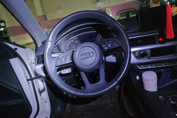 Used Audi A4L 2017 40 TFSI Fashion Model Steering Wheel