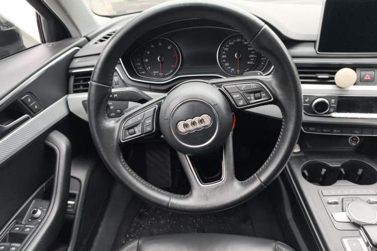 Used Audi A4L 2017 Plus 40 TFSI Fashion Model Steering Wheel