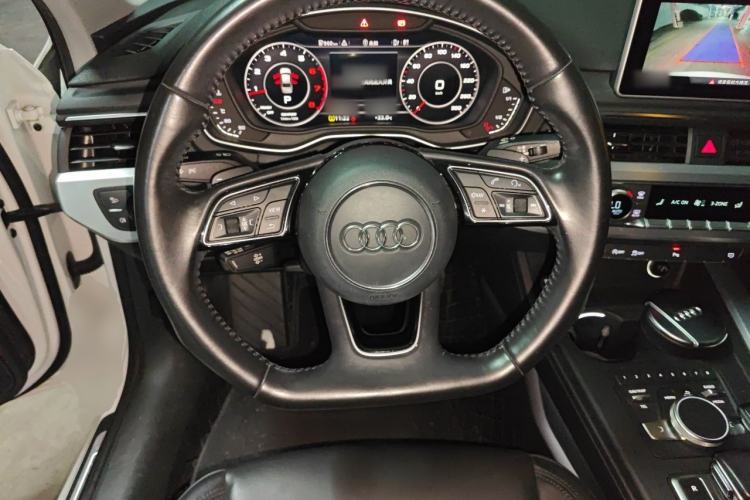Used Audi A4L 2017 Plus 40 TFSI Sport Model Steering Wheel