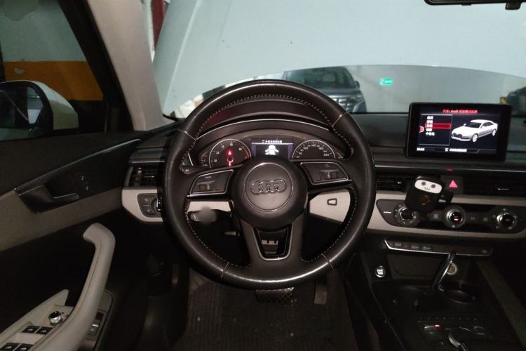 Used Audi A4L 2017 Plus 40 TFSI Ambition Model Steering Wheel