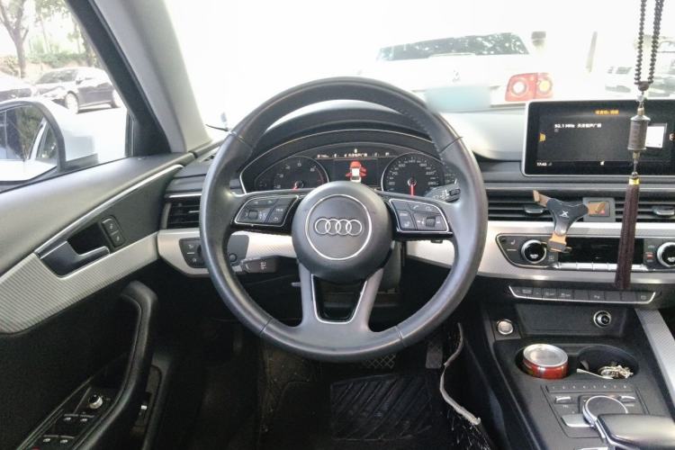 Used Audi A4L 2017 40 TFSI Fashion Model Steering Wheel