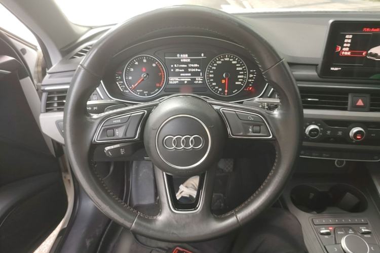 Used Audi A4L 2017 40 TFSI Ambition Edition Steering Wheel