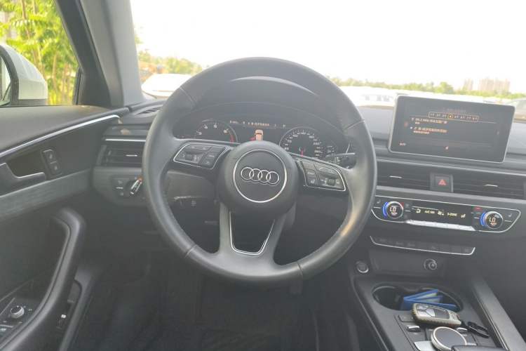 Used Audi A4L 2017 Plus 45 TFSI quattro Stylish Model Steering Wheel