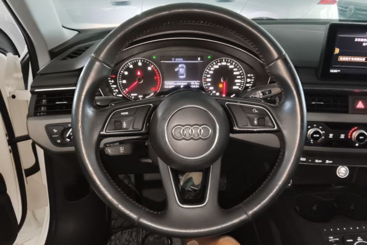 Used Audi A4L 2017 Plus 40 TFSI Ambition Model Steering Wheel