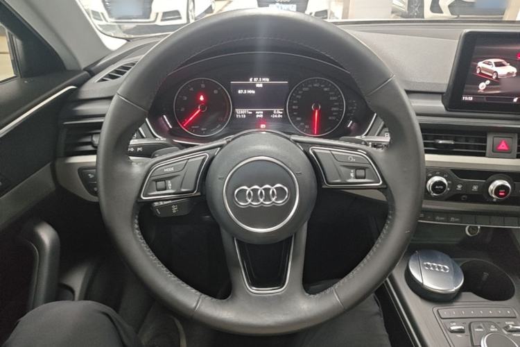 Used Audi A4L 2017 40 TFSI Ambition Edition Steering Wheel