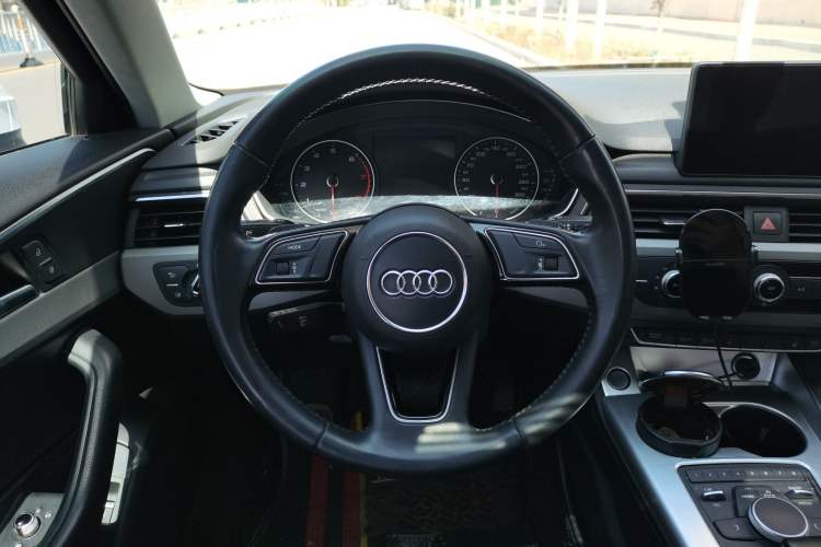 Used Audi A4L 2017 Plus 40 TFSI Ambition Model Steering Wheel