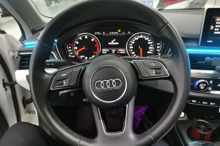 Used Audi A4L 2017 40 TFSI Fashion Model Steering Wheel