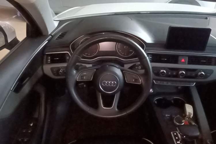 Used Audi A4L 2017 Plus 40 TFSI Ambition Model Steering Wheel