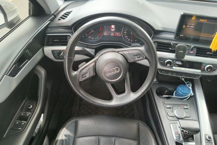 Used Audi A4L 2017 Plus 40 TFSI Fashion Model Steering Wheel