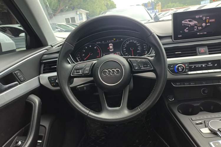 Used Audi A4L 2017 40 TFSI Fashion Model Steering Wheel