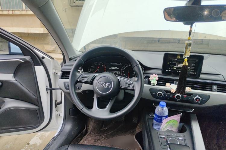 Used Audi A4L 2017 Plus 40 TFSI Ambition Model Steering Wheel