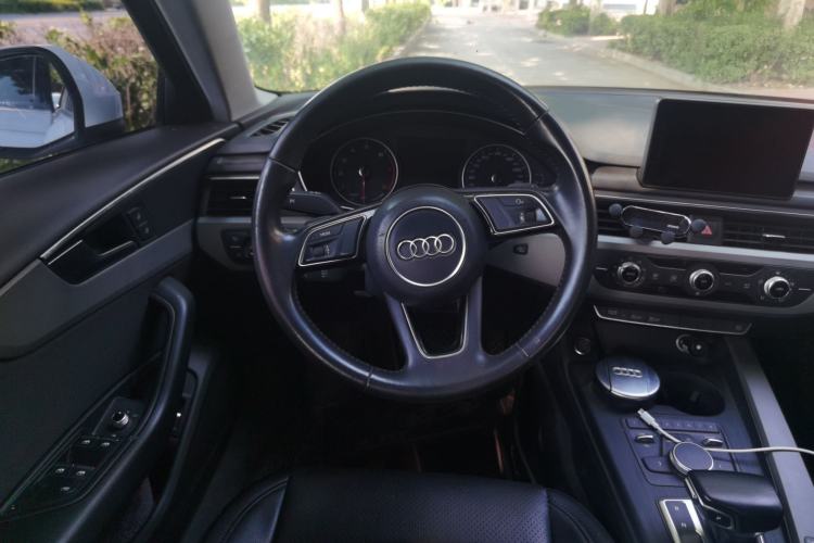 Used Audi A4L 2017 Plus 40 TFSI Ambition Model Steering Wheel