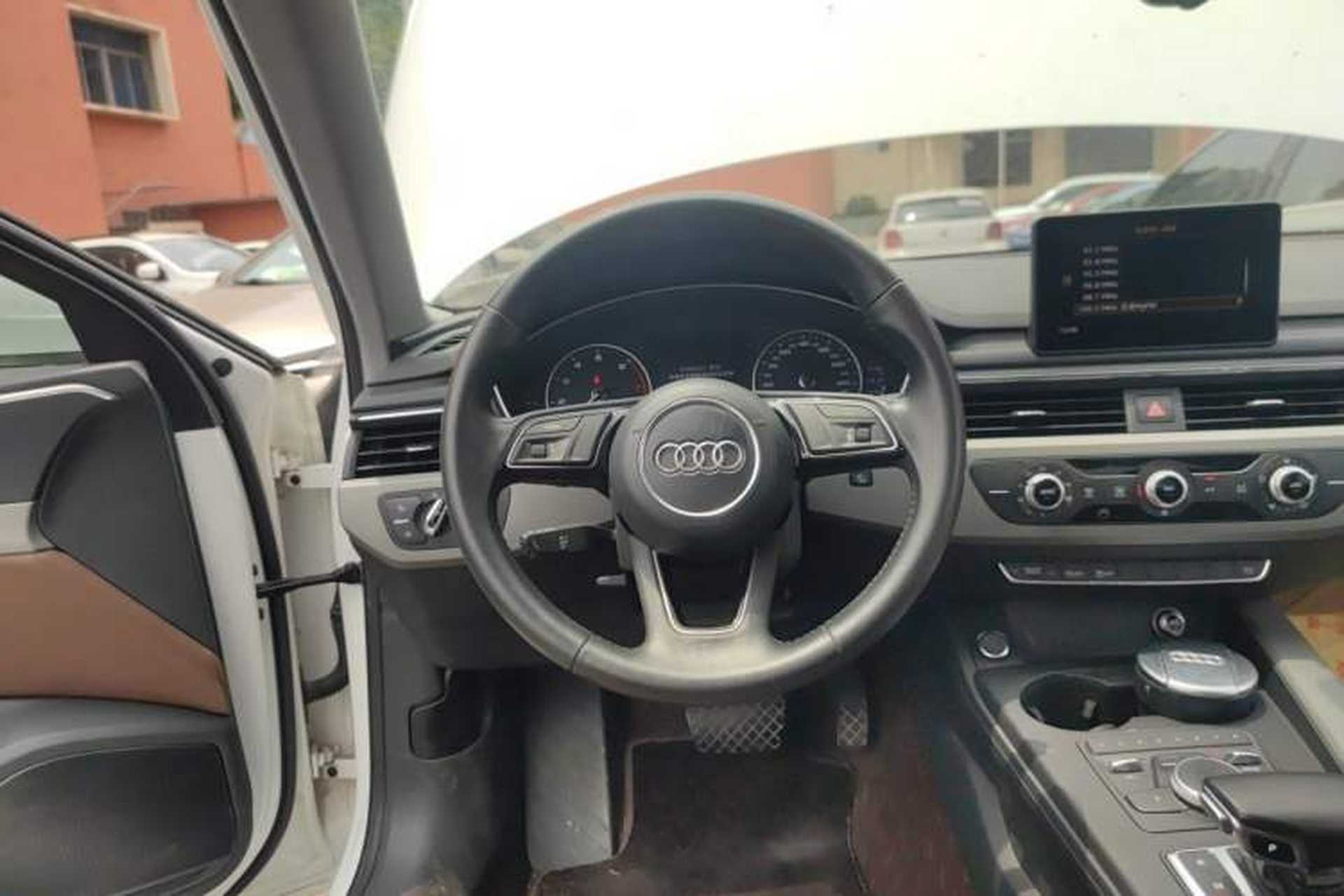 Used Audi A4L 2017 40 TFSI Fashion Model Steering Wheel