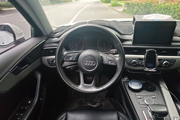 Used Audi A4L 2017 Plus 40 TFSI Ambition Model Steering Wheel