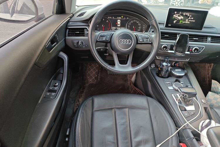 Used Audi A4L 2017 Plus 45 TFSI quattro Stylish Model Steering Wheel