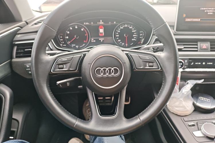 Used Audi A4L 2017 Plus 40 TFSI Fashion Model Steering Wheel