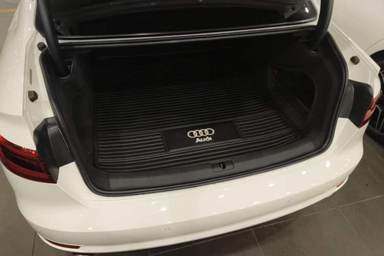 Used Audi A4L 2017 40 TFSI Ambition Edition Trunk