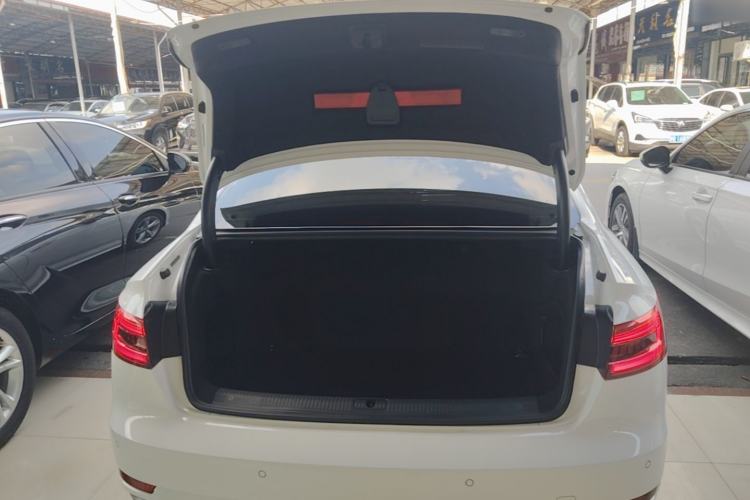 Used Audi A4L 2017 Plus 40 TFSI Ambition Model Trunk