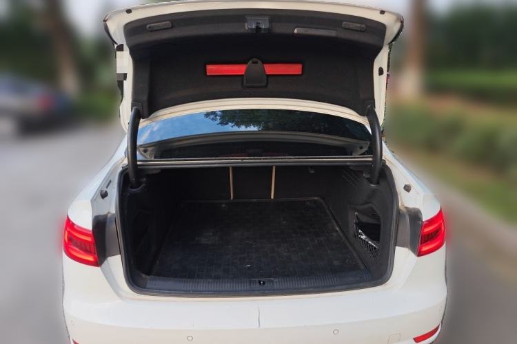 Used Audi A4L 2017 Plus 40 TFSI Fashion Model Trunk
