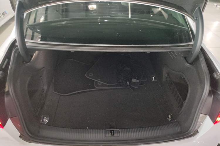 Used Audi A4L 2017 40 TFSI Fashion Model Trunk