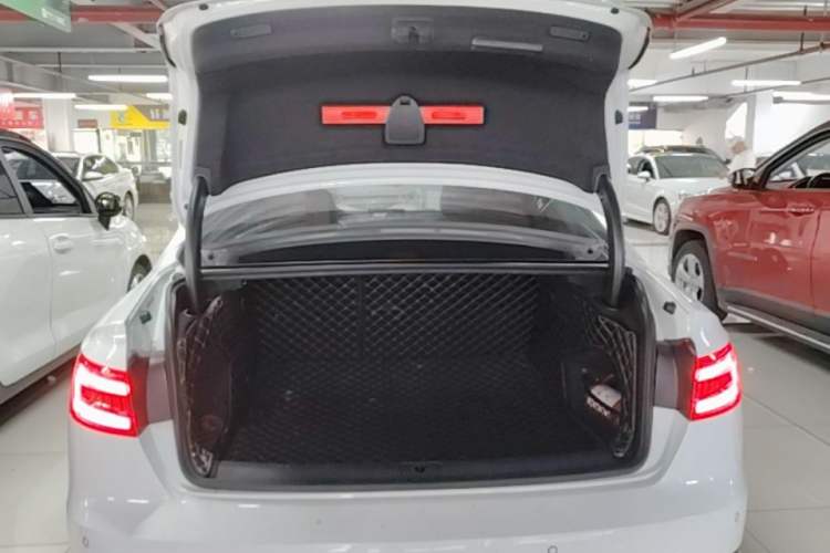Used Audi A4L 2017 Plus 40 TFSI Ambition Model Trunk